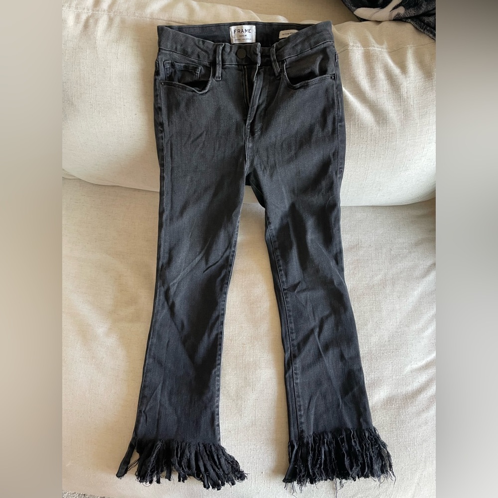 FRAME le crop mini boot cut frayed